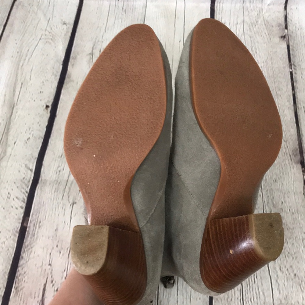 Tesori Gray Suede Zip Up Heeled Ankle Booties! - Picture 5 of 8